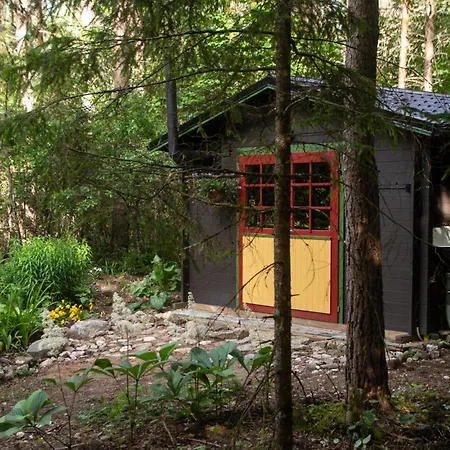 Vanaisa Juures Maal مكان تخييم