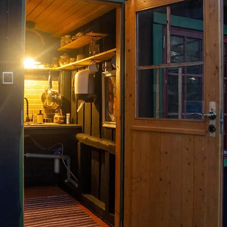 Vanaisa Juures Maal * Tammiku (Laane)