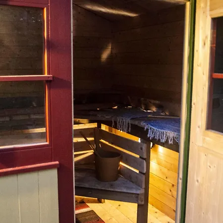 Vanaisa Juures Maal مكان تخييم Tammiku (Laane)